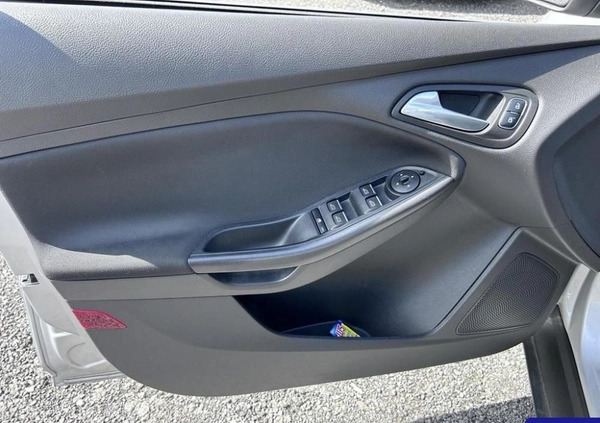 Ford Focus cena 34700 przebieg: 158202, rok produkcji 2018 z Wieliczka małe 742
